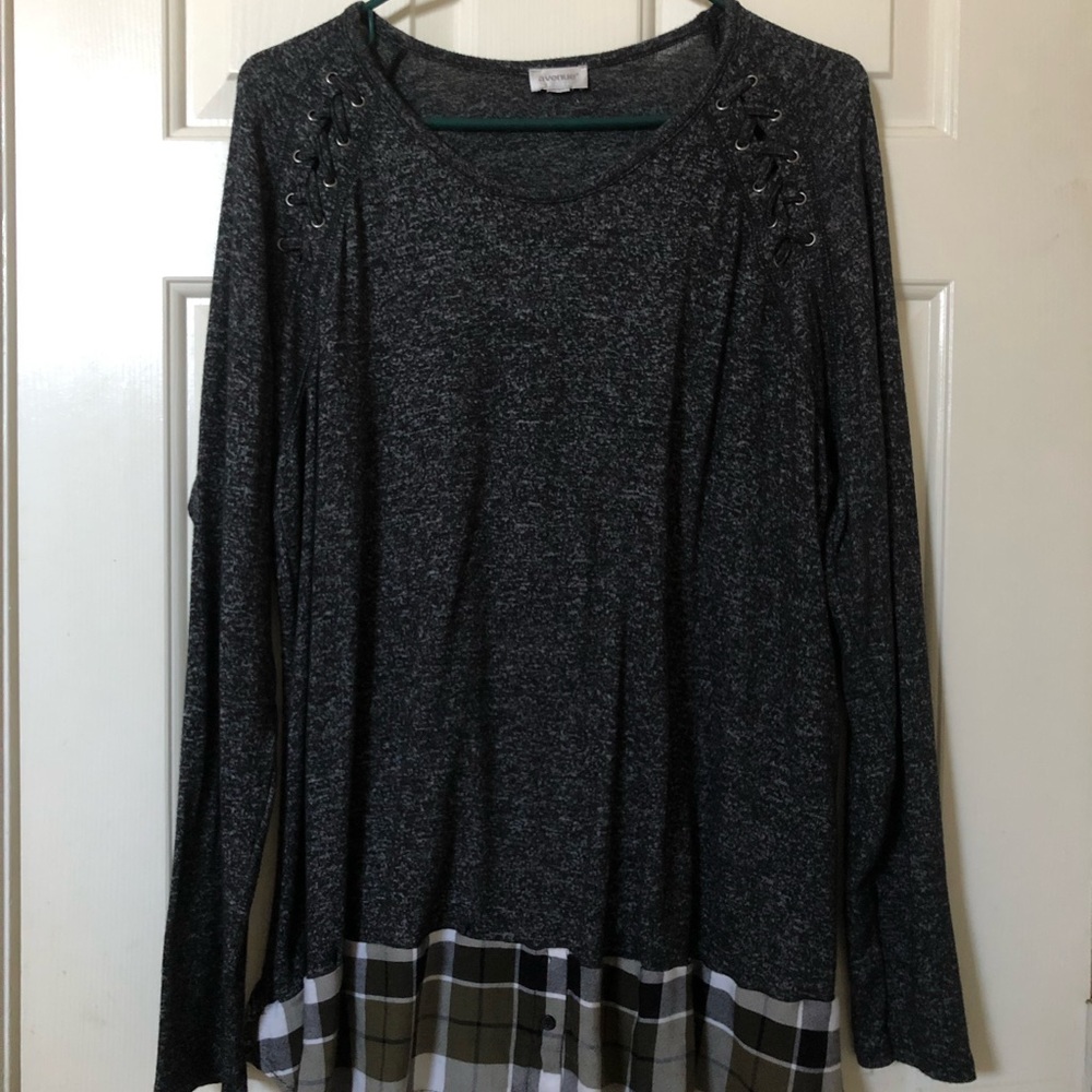 ⭐️Fabulous Avenue Long Sleeve Layered Top, Size 22/24!!⭐️